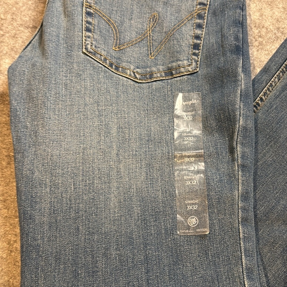 🤠 Wrangler Ladies’ NWT Straight-Leg Western Jeans – Light Wash Perfection! 🤠 - Picture 2 of 16